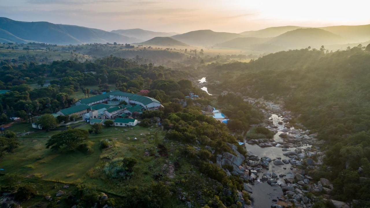 กูเดอร์สัน นาทอล สปา ฮ็อท สปริง แอนด์ ลีเชอร์ รีสอร์ต Hotel Paulpietersburg ภายนอก รูปภาพ